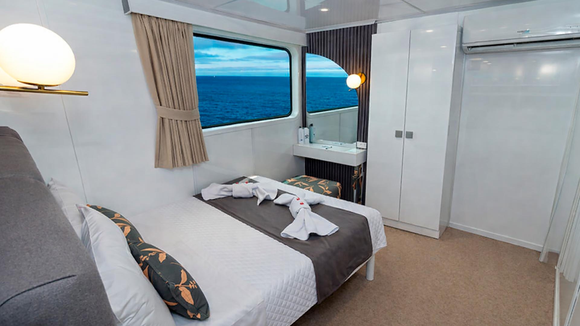 Cabins Slide Galaxy Diver 3 - Galaxy Cruises