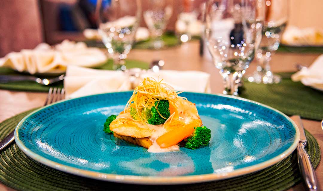Cuisine Slide Galaxy Diver 3 - Galaxy Cruises